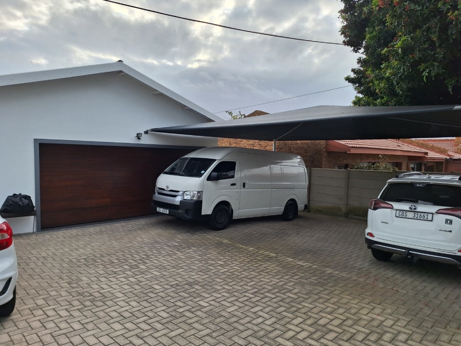 6 Bedroom Property for Sale in Bayview Western Cape